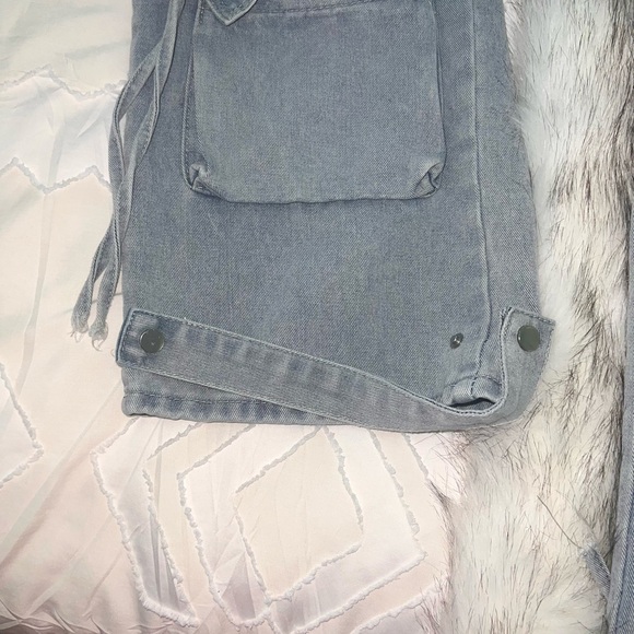 Stylish Light Blue Cargo Jeans for Women - Picture 5 of 12